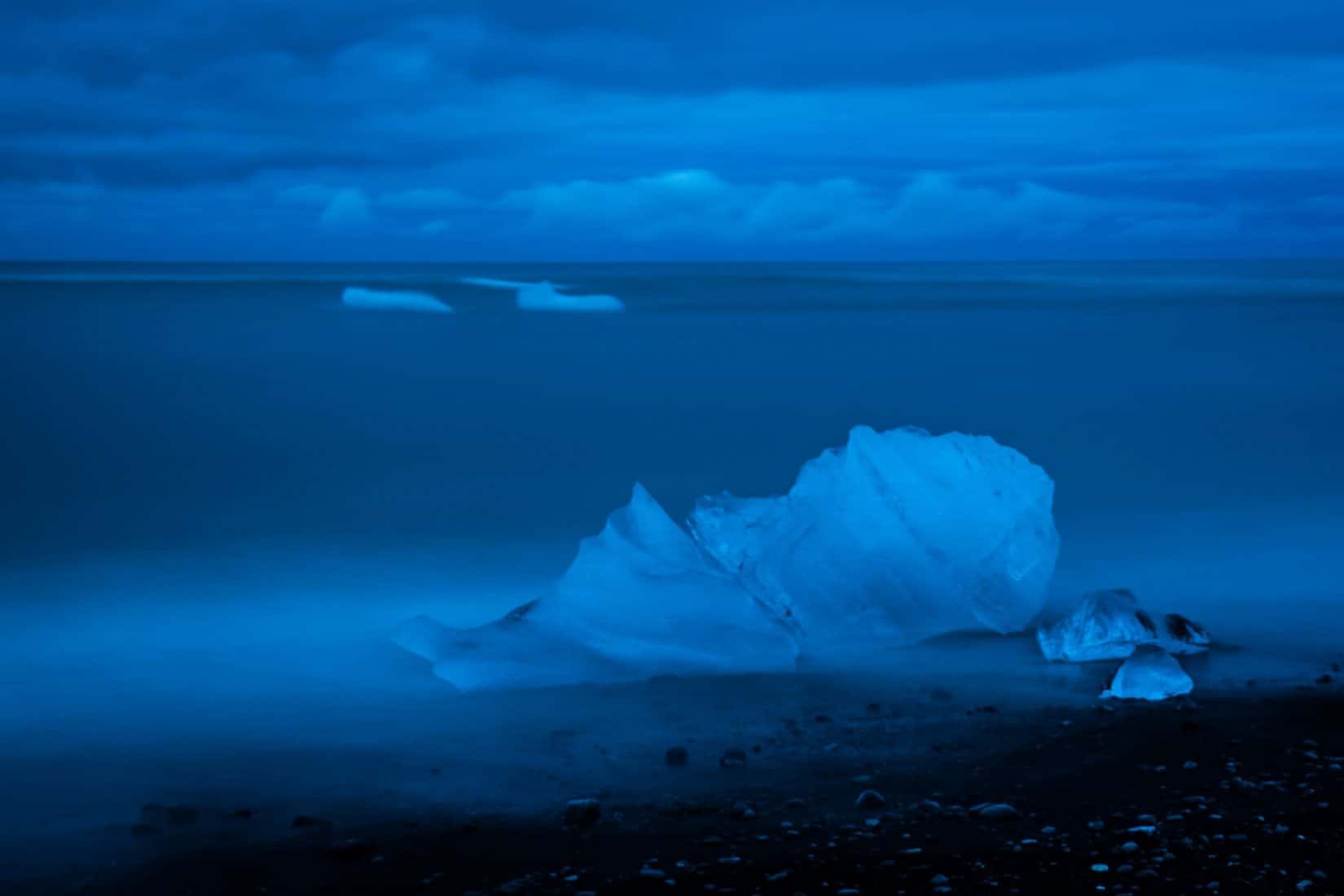 Icebergs floating out to the ocean from the glacier lagoon Jökulsárlón