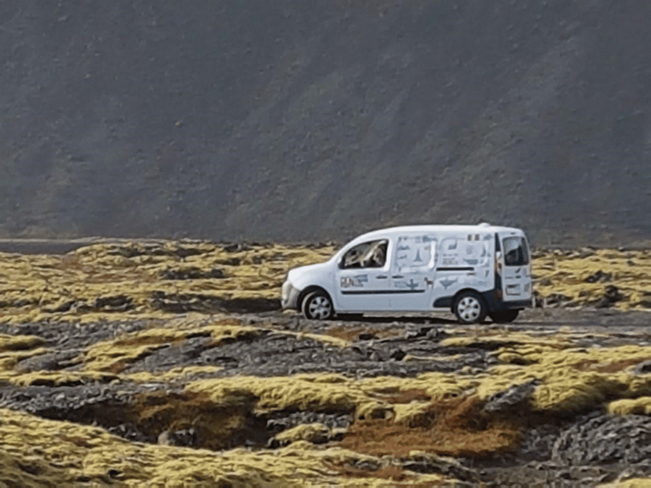 Camper van hie in Iceland