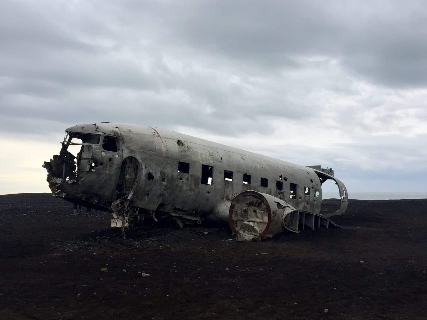The crashed airplane in south Iceland
