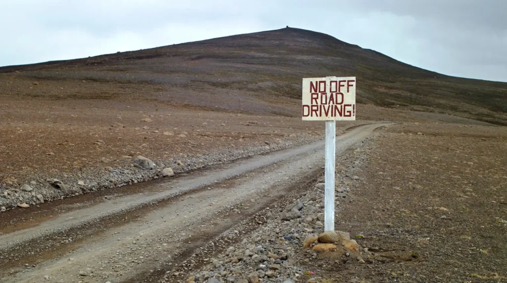 Road sign on Icelandic mountain road that states no off-road driving.