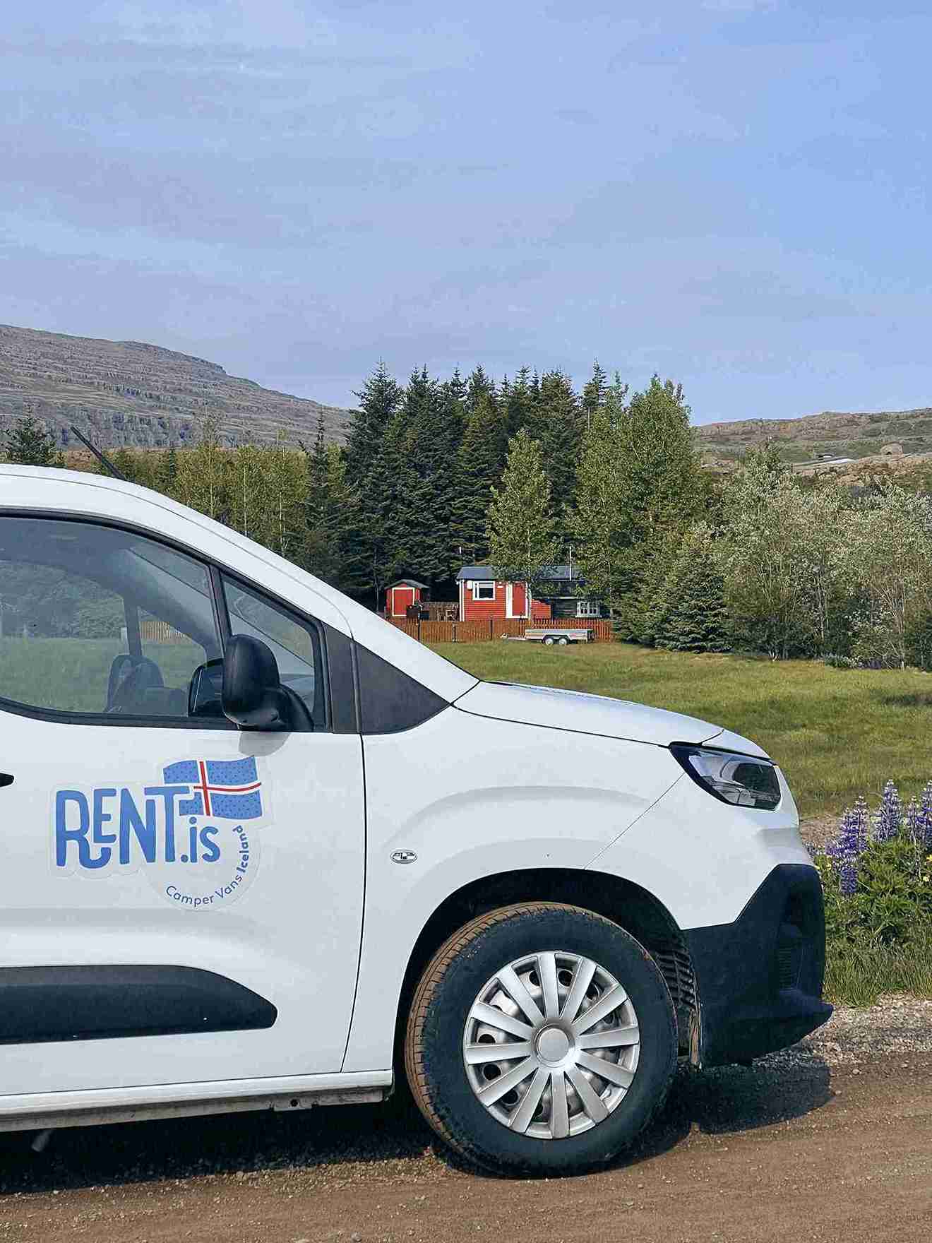 Fiat Doblo parked by a cabin