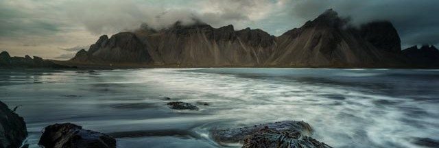 vestrahorn mountain by water