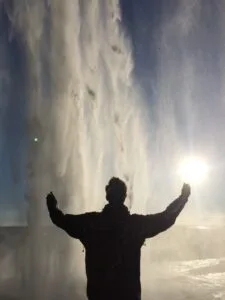 Hugging Geysir Hugging Geysir