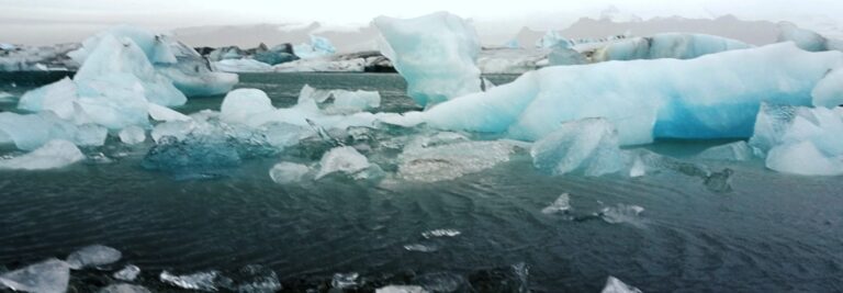 icebergs in jökulsárlón glacier lagoon in iceland