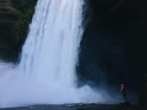 Studying Skógafoss Studying Skógafoss