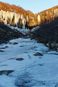 The Icy walk to Svartifoss