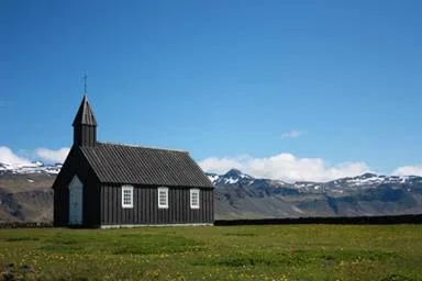 Black church by Búðir
