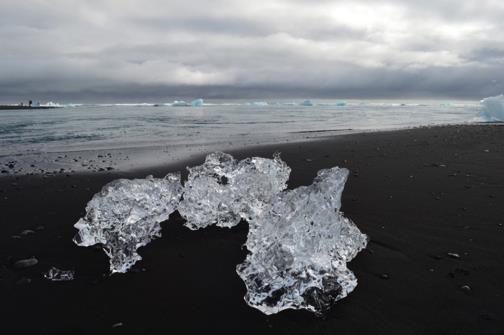 The black sand beach by Jökulsárlón, the famous glacier lagoon