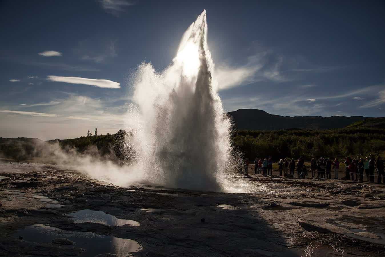 Geysir erupting