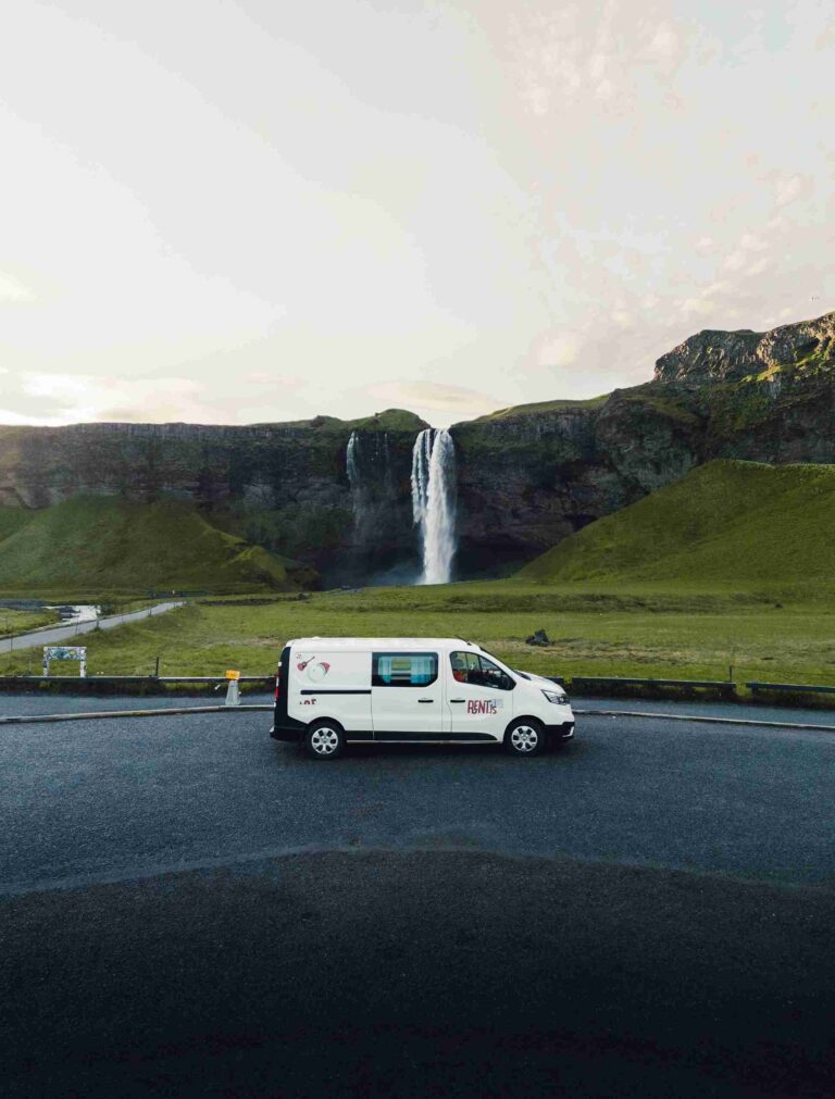 Renault trafic 3 in front of seljarlandsfoos