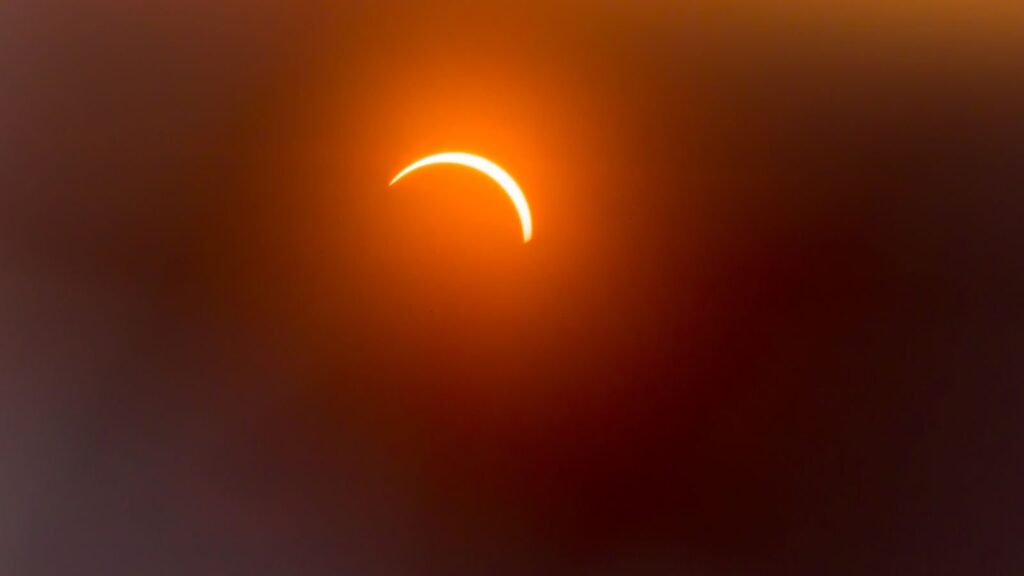 Total solar eclipse going to partiality.