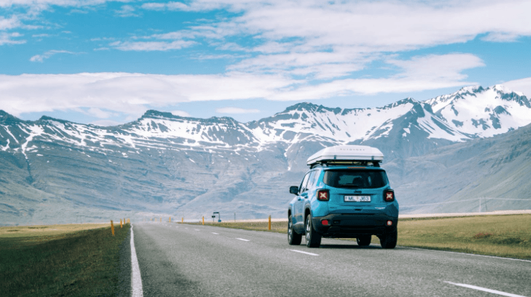 Jeep Renegade 4xe on Iceland’s roads.