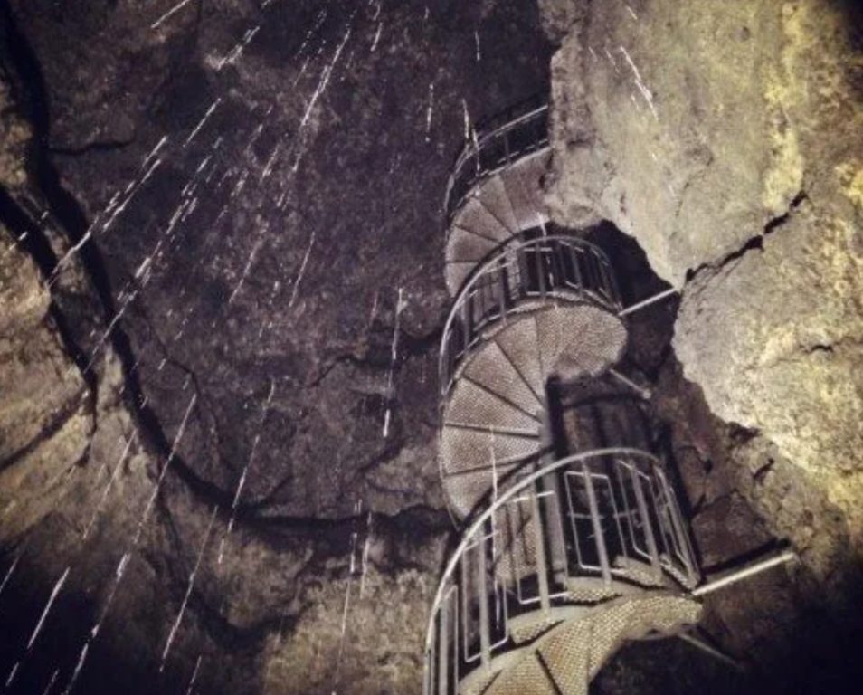 Vatnshellir cave