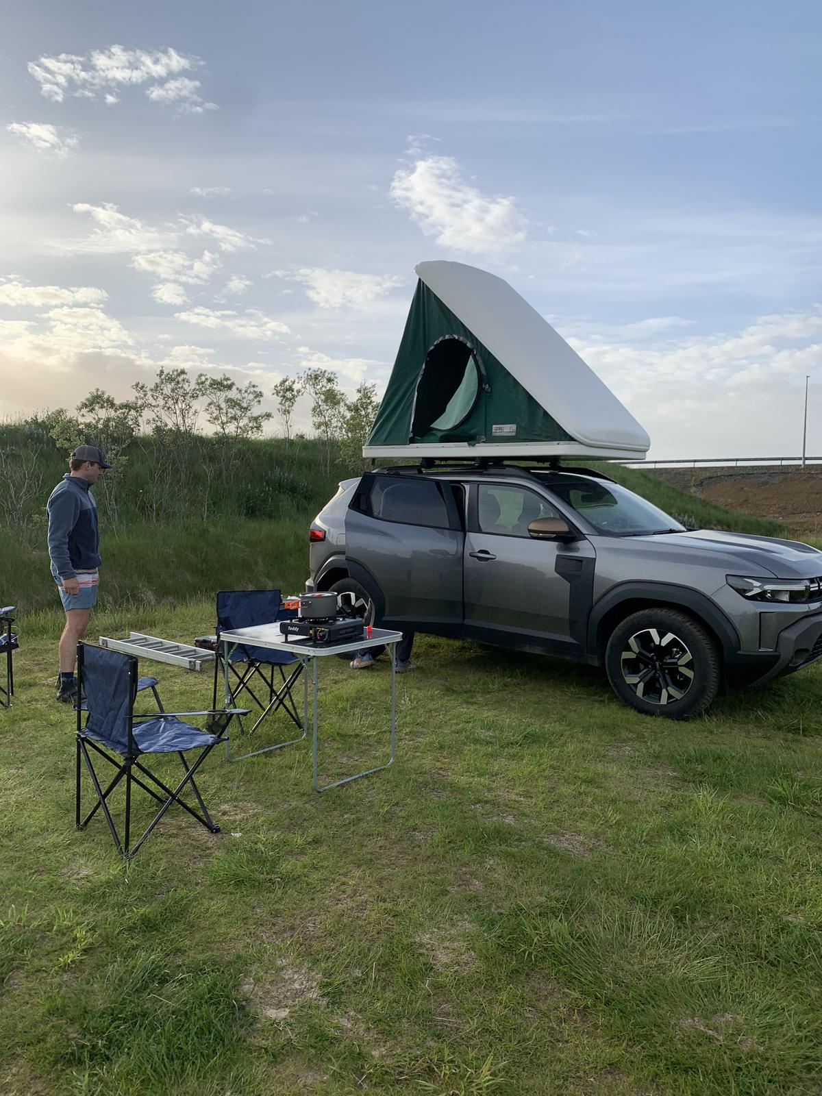Setting up camp with the Dacia Duster roof top tent and a ground tent at Flúðir campsite
